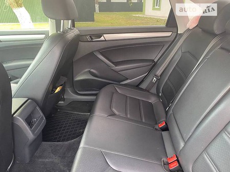Volkswagen Passat 2015  випуску Івано-Франківськ з двигуном 1.8 л бензин седан автомат за 12200 долл. 