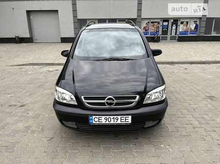 Opel Zafira Tourer 2003  випуску Чернівці з двигуном 2.2 л дизель мінівен механіка за 3900 долл. 