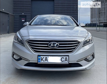 Hyundai Santamo 2016  випуску Київ з двигуном 0 л газ седан автомат за 8250 долл. 