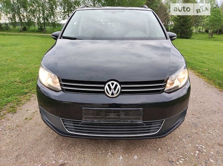 Volkswagen Touran 2011  випуску Рівне з двигуном 1.6 л дизель мінівен механіка за 8600 долл. 
