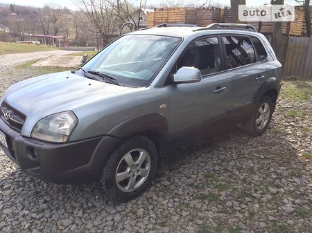 Hyundai Tucson 2005  випуску Чернівці з двигуном 2 л дизель позашляховик механіка за 6899 долл. 