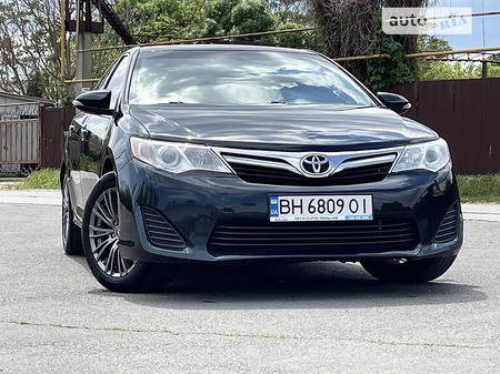 Toyota Camry 2013  випуску Одеса з двигуном 2.5 л бензин седан автомат за 11999 долл. 