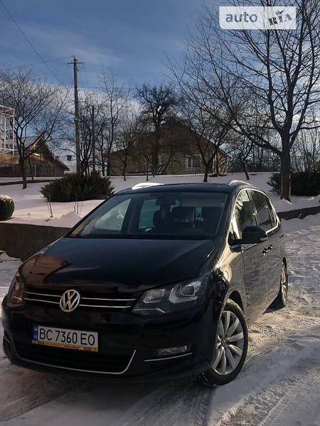 Volkswagen Sharan 2011  випуску Львів з двигуном 2 л дизель мінівен автомат за 13900 долл. 