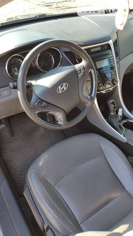 Hyundai Sonata 2011  випуску Черкаси з двигуном 2.4 л бензин седан автомат за 8600 долл. 