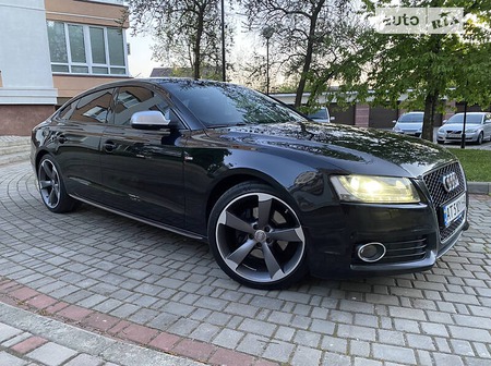 Audi A5 2010  випуску Івано-Франківськ з двигуном 2 л бензин седан автомат за 11500 долл. 