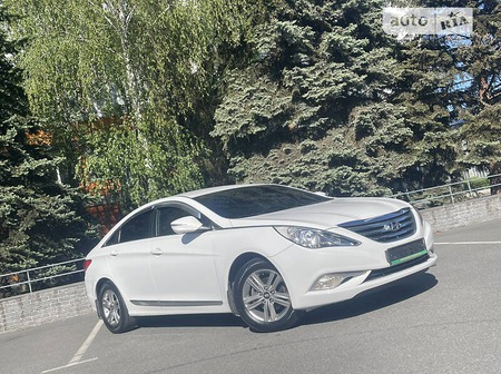 Hyundai Sonata 2013  випуску Київ з двигуном 2 л газ седан автомат за 7700 долл. 