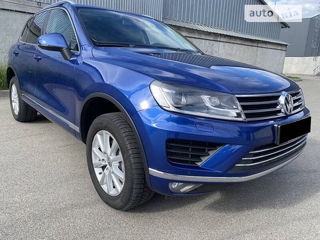 Volkswagen Touareg 2015  випуску Київ з двигуном 3 л дизель позашляховик автомат за 33999 долл. 