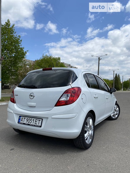 Opel Corsa 2013  випуску Івано-Франківськ з двигуном 1.4 л бензин хэтчбек механіка за 6200 долл. 
