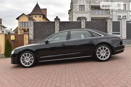 Audi A8 2014  випуску Чернівці з двигуном 4 л бензин седан автомат за 34999 долл. 