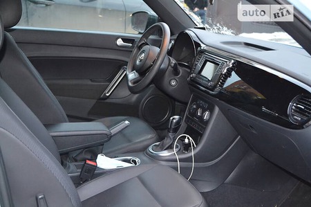 Volkswagen Beetle 2015  випуску Київ з двигуном 1.8 л бензин хэтчбек автомат за 11500 долл. 