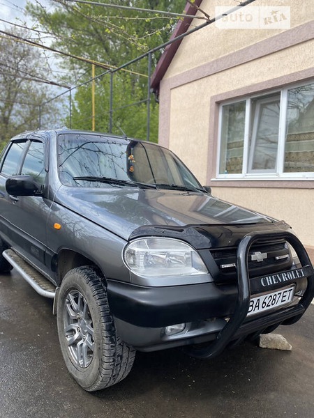 Chevrolet Niva 2005  випуску Кропивницький з двигуном 1.7 л бензин позашляховик механіка за 5200 долл. 