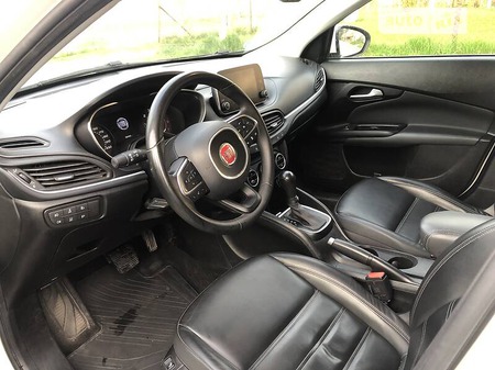 Fiat Tipo 2017  випуску Луцьк з двигуном 1.6 л дизель універсал автомат за 11599 долл. 