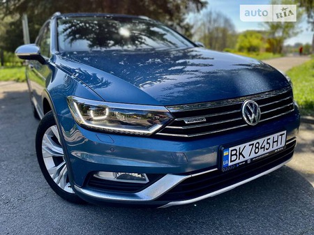 Volkswagen Passat Alltrack 2017  випуску Рівне з двигуном 0 л дизель універсал автомат за 25900 долл. 