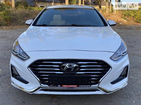 Hyundai Sonata 2018  випуску Луцьк з двигуном 2.4 л бензин седан автомат за 13999 долл. 