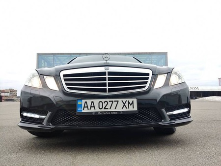Mercedes-Benz E 350 2012  випуску Київ з двигуном 3.5 л бензин седан автомат за 18500 долл. 