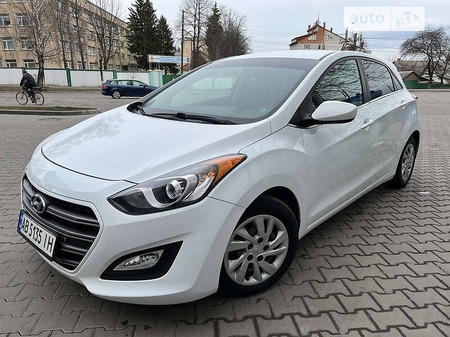 Hyundai Elantra 2015  випуску Вінниця з двигуном 2 л бензин хэтчбек автомат за 10800 долл. 