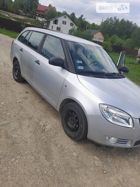 Skoda Fabia 2009  випуску Чернівці з двигуном 1.4 л дизель універсал механіка за 4800 долл. 