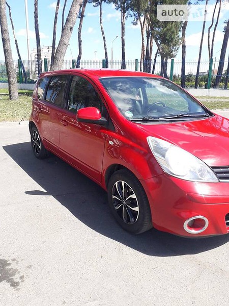 Nissan Note 2013  випуску Рівне з двигуном 1.5 л дизель хэтчбек механіка за 5700 долл. 