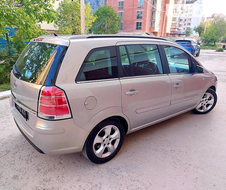 Opel Zafira Tourer 2005  випуску Івано-Франківськ з двигуном 1.9 л дизель мінівен автомат за 5400 долл. 