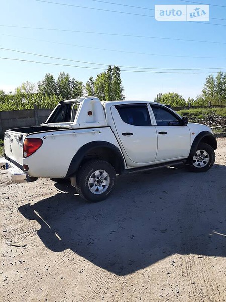 Mitsubishi L 200 2007  випуску Черкаси з двигуном 2.5 л дизель пікап механіка за 8899 долл. 