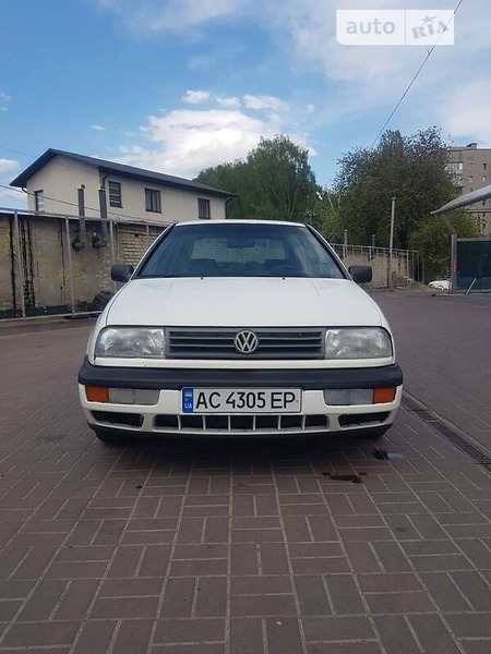 Volkswagen Vento 1992  випуску Луцьк з двигуном 1.8 л  седан механіка за 2200 долл. 