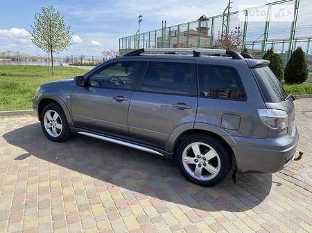 Mitsubishi Outlander 2006  випуску Черкаси з двигуном 2.4 л  позашляховик автомат за 6500 долл. 