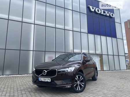 Volvo XC60 2021  випуску Дніпро з двигуном 2 л гібрид позашляховик автомат за 47500 долл. 