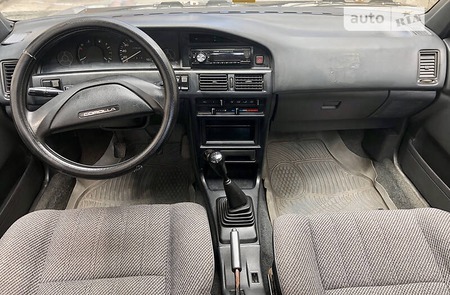 Toyota Corolla 1988  випуску Дніпро з двигуном 1.3 л бензин хэтчбек механіка за 1899 долл. 