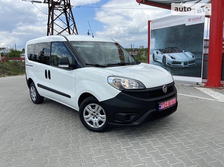 Fiat Doblo 2015  випуску Вінниця з двигуном 1.6 л дизель універсал механіка за 10500 долл. 