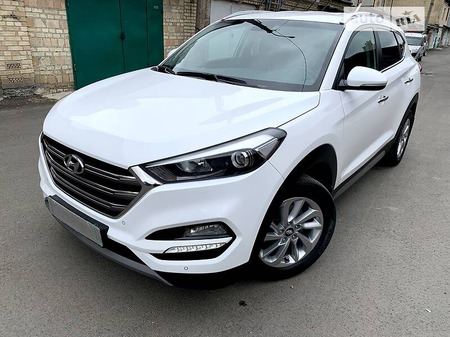 Hyundai Tucson 2018  випуску Київ з двигуном 0 л бензин позашляховик автомат за 19700 долл. 