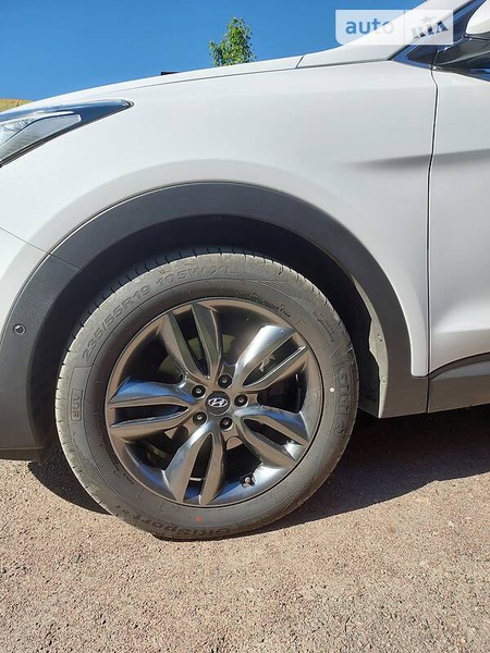 Hyundai Santa Fe 2015  випуску Чернігів з двигуном 2.2 л дизель позашляховик автомат за 22000 долл. 