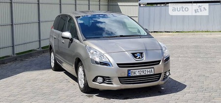 Peugeot 5008 2010  випуску Львів з двигуном 1.6 л  мінівен автомат за 6950 долл. 