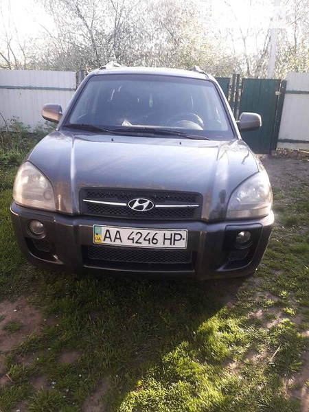 Hyundai Tucson 2008  випуску Київ з двигуном 2 л  позашляховик механіка за 7000 долл. 