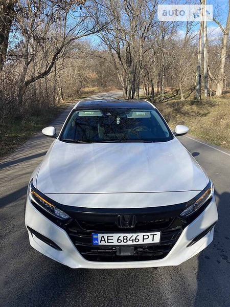 Honda Accord 2019  випуску Дніпро з двигуном 0 л гібрид седан автомат за 23900 долл. 