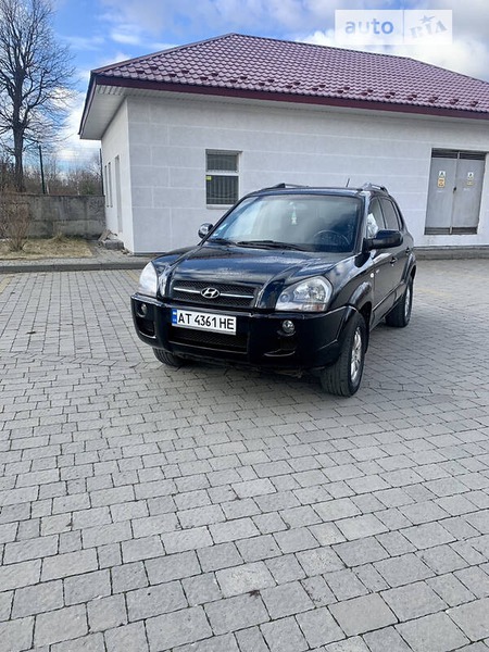 Hyundai Tucson 2006  випуску Івано-Франківськ з двигуном 2 л дизель позашляховик механіка за 8900 долл. 