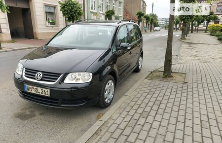 Volkswagen Touran 2004  випуску Луцьк з двигуном 1.9 л дизель мінівен механіка за 4600 долл. 