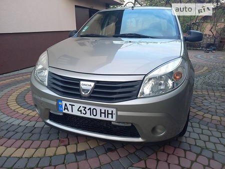 Dacia Sandero 2008  випуску Івано-Франківськ з двигуном 1.5 л дизель хэтчбек механіка за 3999 долл. 