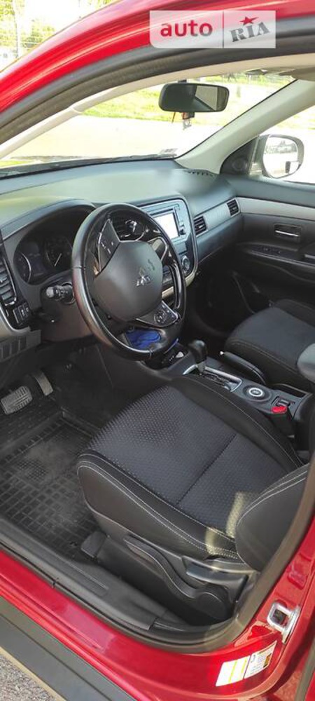 Mitsubishi Outlander 2015  випуску Житомир з двигуном 2.4 л бензин позашляховик автомат за 16000 долл. 