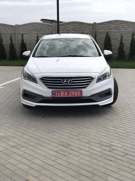 Hyundai Sonata 2014  випуску Луцьк з двигуном 2.4 л бензин седан автомат за 10700 долл. 