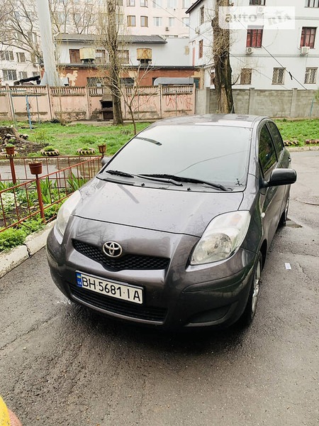 Toyota Yaris 2010  випуску Одеса з двигуном 1 л бензин хэтчбек механіка за 5200 долл. 