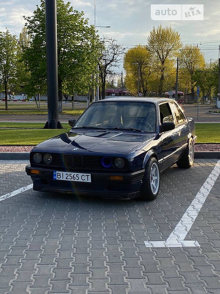 BMW 323 1984  випуску Полтава з двигуном 3 л бензин седан механіка за 6300 долл. 