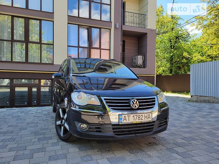 Volkswagen Touran 2009  випуску Івано-Франківськ з двигуном 1.9 л дизель універсал автомат за 8300 долл. 