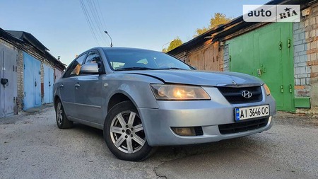 Hyundai Sonata 2006  випуску Київ з двигуном 2.4 л  седан механіка за 3650 долл. 