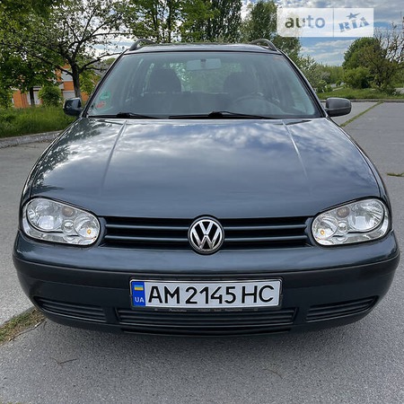 Volkswagen Golf 2001  випуску Житомир з двигуном 1.6 л бензин універсал механіка за 4350 долл. 