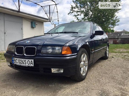 BMW 316 1995  випуску Львів з двигуном 1.6 л бензин седан механіка за 3499 долл. 