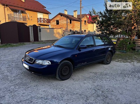 Audi A4 Limousine 1999  випуску Львів з двигуном 1.6 л  універсал механіка за 3300 долл. 