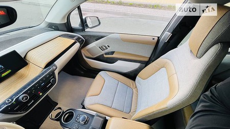 BMW i3 2014  випуску Київ з двигуном 0 л  хэтчбек  за 16477 долл. 