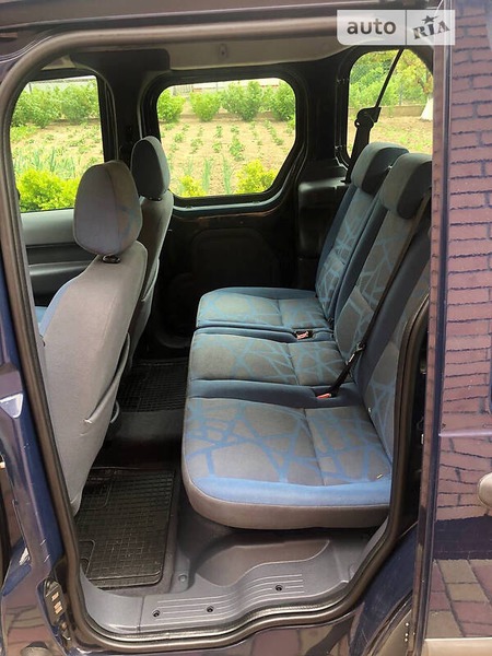 Ford Tourneo Connect 2010  випуску Луцьк з двигуном 1.8 л дизель мінівен механіка за 6950 долл. 