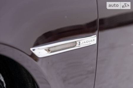 Jaguar XJ 2016  випуску Львів з двигуном 3 л бензин седан автомат за 33300 долл. 
