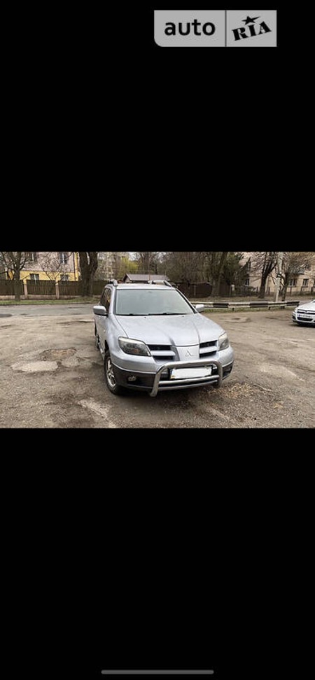 Mitsubishi Outlander 2004  випуску Ужгород з двигуном 2.4 л  позашляховик автомат за 5500 долл. 